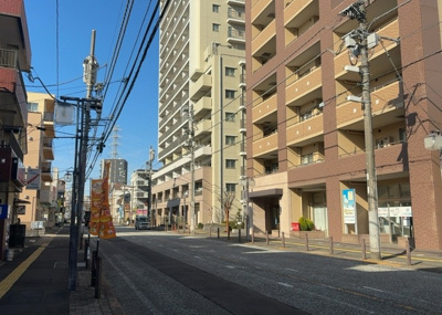 【外観】 | アンビシャス相模原 | 隣家の土地はどうなっているのか、生活利便施設が近くにあるのか、学校まで近いかなど、お客様のライフスタイルにあわせたイメージが重要です。また、近くにあると困る施設が近くにないかも確認するといいでしょう。