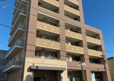 【外観】 | アンビシャス相模原 | ＳＲＣ造は強度や耐震性の面でもRC造と比べて優れています。そのため、10階建以上の高層または超高層マンションなどの建築にも多く採用されています。柱や梁などのサイズが小さくても高い耐震性を確保できます。