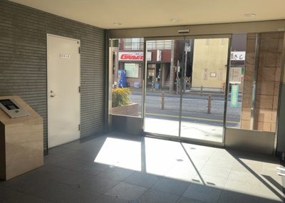 【内装】 | アンビシャス相模原 | 共有部分は、住民なら誰もが使える設備のこと。例えば駐車場やエレベーター、インターネット設備、セキュリティ設備などがあります。他にも、マンションの廊下・外部階段やエントランス・ゴミ置き場などがあります。