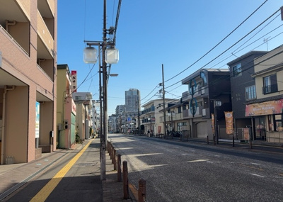 【展望】 | アンビシャス相模原 | 眺望の良さを楽しめるダイニングキッチンで家族団らんの時間を過ごしてはいかがでしょうか。バルコニーから見える景色を家族で眺める時間は、時間が経つのを忘れてしまいそうですね。是非、現地を見に行きましょう！