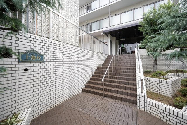 ペアパレス上池台№２のエントランス