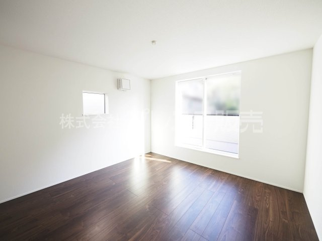 奈良市宝来町の新築一戸建の洋室|現地写真（３号地２階洋室）