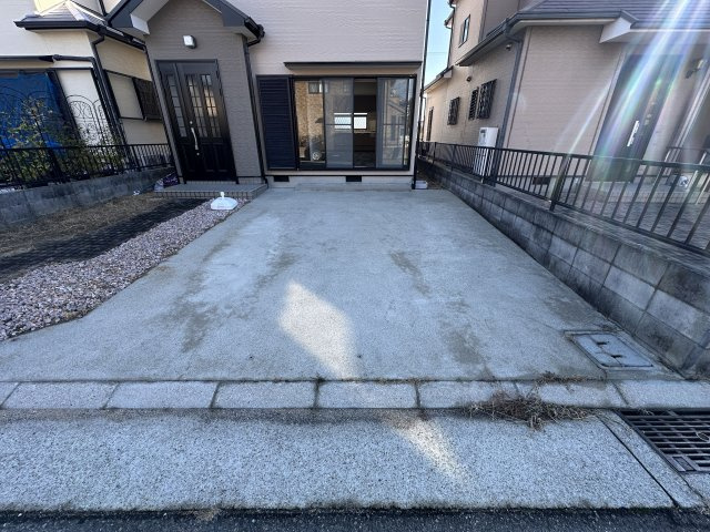 神戸市西区玉津町出合戸建の駐車場