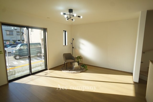 【居間・リビング】 | 東住吉区杭全7丁目 | 【LDK：約15.12帖】現況、南面から採光が入る明るいリビング＆ダイニングです☆