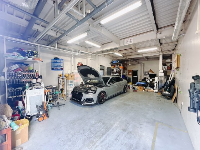【中古戸建】北群馬郡榛東村大字新井の駐車場|■ガレージ｜広々ガレージは車好きな人にはたまらない空間です♪お車をここでいじる事もできます♪