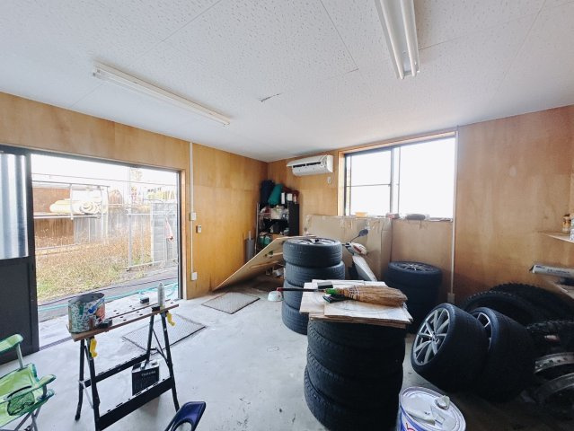 【中古戸建】北群馬郡榛東村大字新井の収納|■作業場｜広々とした作業場なので、安心して作業を行う事ができます♪