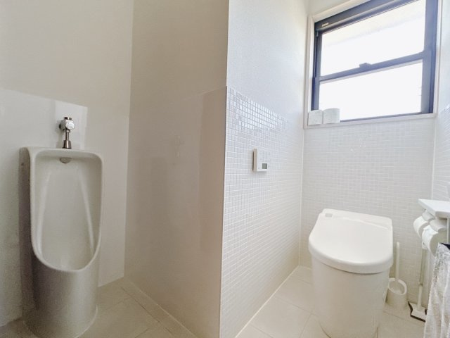 【中古戸建】北群馬郡榛東村大字新井のトイレ|■トイレ｜大型のトイレをご用意しております。窓付きなので換気もでき常に清潔を保てます。