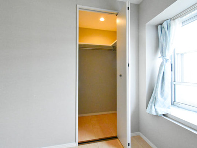 【設備】 | 町田木曽住宅ト－８号棟 | 共有部分は、住民なら誰もが使える設備のこと。例えば駐車場やエレベーター、インターネット設備、セキュリティ設備などがあります。他にも、マンションの廊下・外部階段やエントランス・ゴミ置き場などがあります。