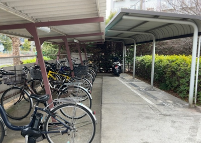 【独立洗面台】 | 町田木曽住宅ト－８号棟 | 洗面化粧台では顔を洗ったり、身だしなみを整えることが本来の使い方ですが、用途によっては洗面化粧台に求められる機能が違ってくるため、ご自身や家族のライフスタイルに合ったものを選ぶことをおすすめ致します。