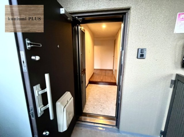 シティハイツ森小路1号棟の玄関