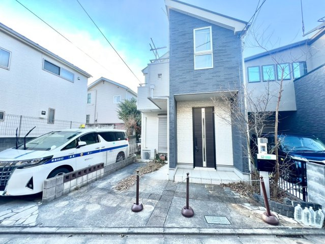 練馬区下石神井6丁目　中古戸建の外観|カースペースもしっかり確保。車での移動が欠かせないファミリーにも嬉しいプランです。

現地ご見学希望・資料請求などお気軽にお問い合わせ下さい！
03-5990-5201