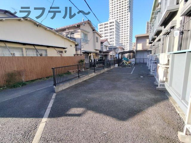 メゾンソレイユの駐車場