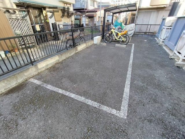 メゾンソレイユの駐車場