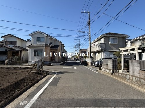【前面道路含む現地写真】 | 【仲介手数料０円】藤沢市亀井野12期　新築一戸建て　2号棟　全3棟 | 【仲介手数料０円】藤沢市亀井野12期　新築一戸建て　全3棟