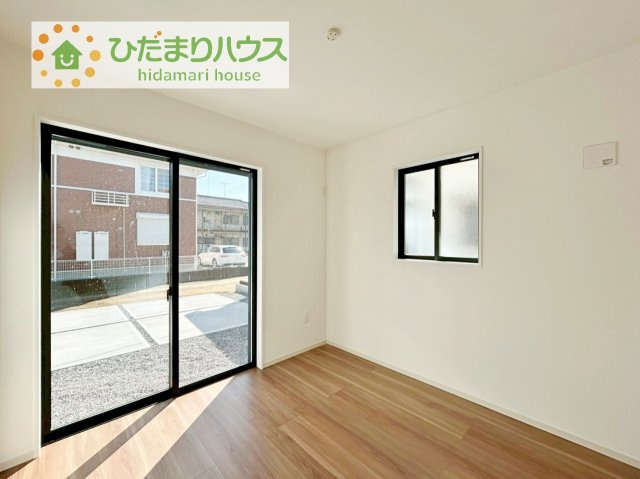 【洋室】 | 土浦市摩利山新田1期　新築戸建　1号棟 | 窓が多く、明るい空間を演出してくれます(*^^*)