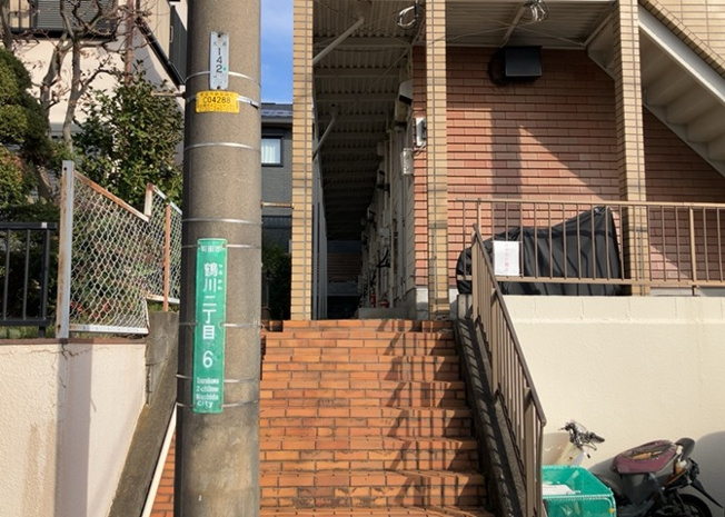 【中庭】 | メゾンオギハラ | 中庭（パティオ）とは、一つの建築物の内部に設けられた、壁などで囲われている庭のことを指します。コの字型、ロの字型が主流ですが、L字型の中庭もあります。最近では、インテリア性の高さからも人気があります。