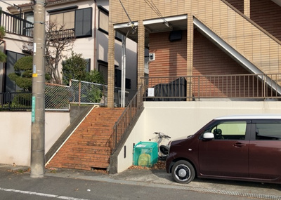 【ロビー】 | メゾンオギハラ | ラウンジは、マンションの共用スペースに椅子やテーブルなどを配置した利用者が寛げる空間です。屋内型ラウンジと屋外型ラウンジがあります。共用部分の管理状況と合わせて、詳細については現地でご確認ください。