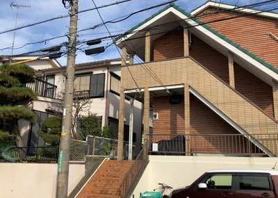 【外観】 | メゾンオギハラ | ロビーというと、エントランスと何がちがうの？と思いますよね。実はロビーとエントランスには明確な決まりはありません。物件によっては、エントランスを入って広がるある程度の広さのある空間がロビーとなります。