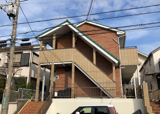 【外観】 | メゾンオギハラ | 室内の防犯設備もチェックしましょう！モニター付きインターホンが設置されているか、防犯シャッターが設備されているか、ベランダに人が上がってきにくい高さかなどチェックしておくと入居後も安心できるでしょう。