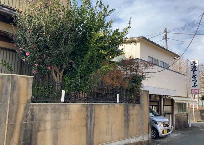 【展望】 | メゾンオギハラ | 景色重視でお家選ぶをするとスーパーが遠い！学校が遠い！など生活をするうえで利便性で困ることもあります。まず一度現地を見学する際に、周辺の施設などがあるかを確認し、暮らし始めた後のことを想像しましょう。