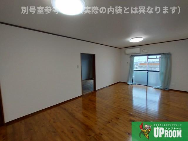 松崎パストラルコートの居間・リビング