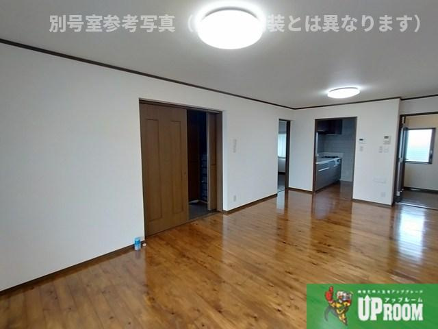 松崎パストラルコートの居間・リビング