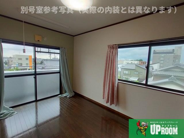 松崎パストラルコートの洋室