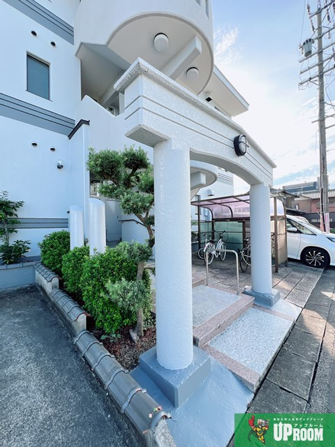 松崎パストラルコートのエントランス