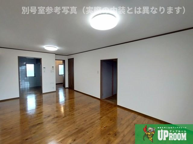 松崎パストラルコートの居間・リビング