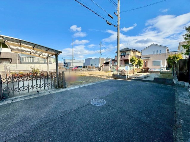 守山市古高町　売土地の前面道路含む現地写真