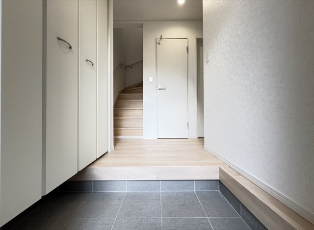 【玄関】 | 朝霞市宮戸3丁目　新築一戸建住宅　全2棟　(志木本店) | 大容量のシューズボックス