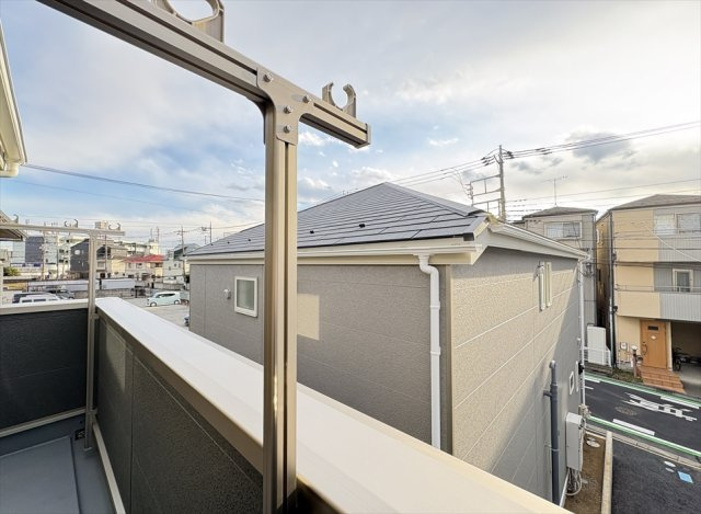 【バルコニー】 | 朝霞市宮戸3丁目　新築一戸建住宅　全2棟　(志木本店) | 広々としたゆとりあるバルコニー