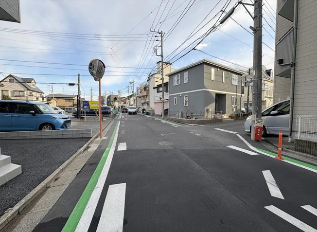 【前面道路含む現地写真】 | 朝霞市宮戸3丁目　新築一戸建住宅　全2棟　(志木本店) | 前面道路の様子