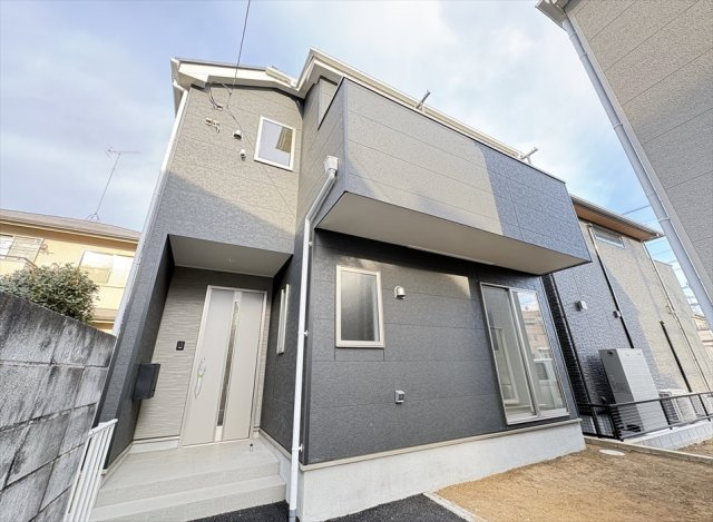 【外観】 | 朝霞市宮戸3丁目　新築一戸建住宅　全2棟　(志木本店) | 完成済みのため、いつでも内覧可能です。
