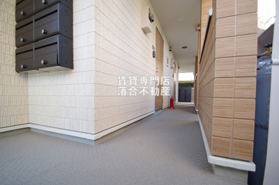 【その他共用部分】 | ボレロ橋本 | 落ち着いた雰囲気の共用部♪宅配ボックス完備