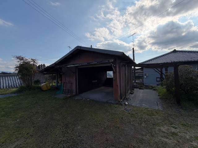 都城市丸谷町の中古一戸建の駐車場|倉庫・車庫