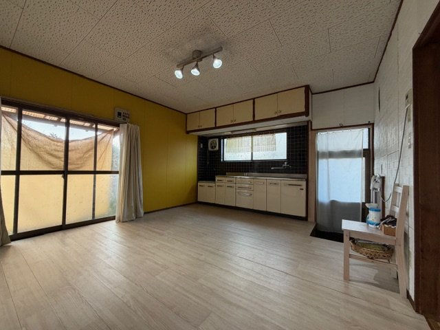 都城市丸谷町の中古一戸建の居間・リビング