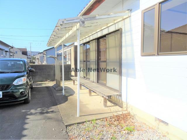 コスモス住宅のバルコニー|日当りのいい濡れ縁