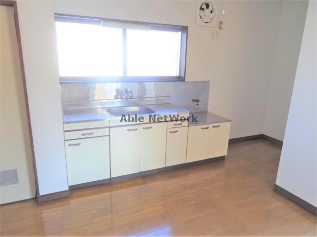 コスモス住宅のキッチン|広々キッチン