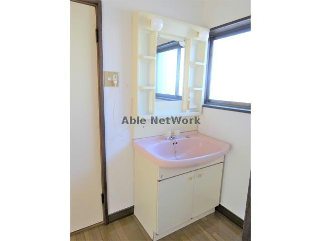 コスモス住宅の洗面所|独立洗面台