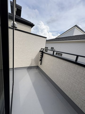 【バルコニー】 | 福岡市城南区七隈3丁目　1号棟（全3棟）【仲介手数料無料・0円】 | 施工例。施工例は完成時と異なる場合があります。