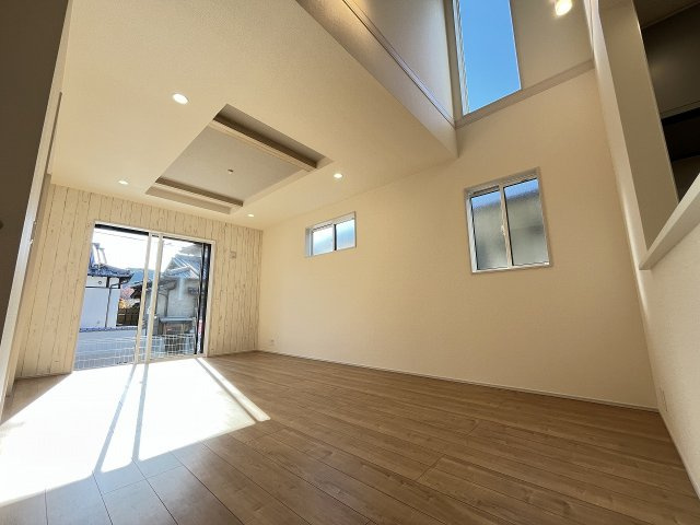 【内装】 | 福岡市城南区七隈3丁目　1号棟（全3棟）【仲介手数料無料・0円】 | 施工例。リビングです。施工例は完成時と異なる場合があります。