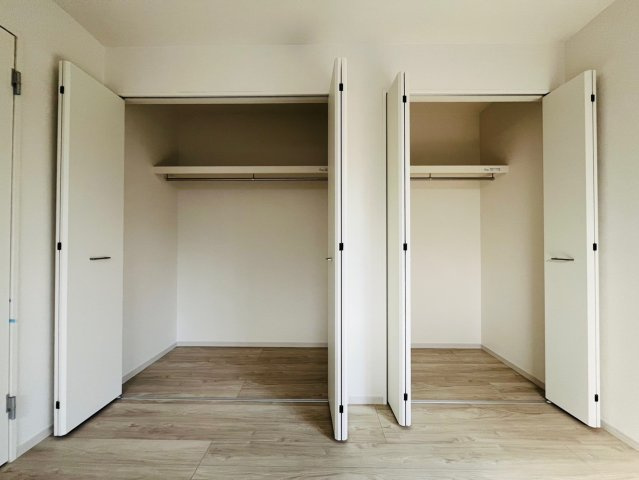 【収納】 | 練馬区富士見台３丁目　新築戸建て　１号棟 | 使いやすい配置で、毎日の身支度がスムーズに行えるクローゼット