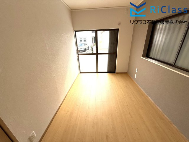 中古戸建　神戸市須磨区天神町４丁目4の洋室|明るい洋室です