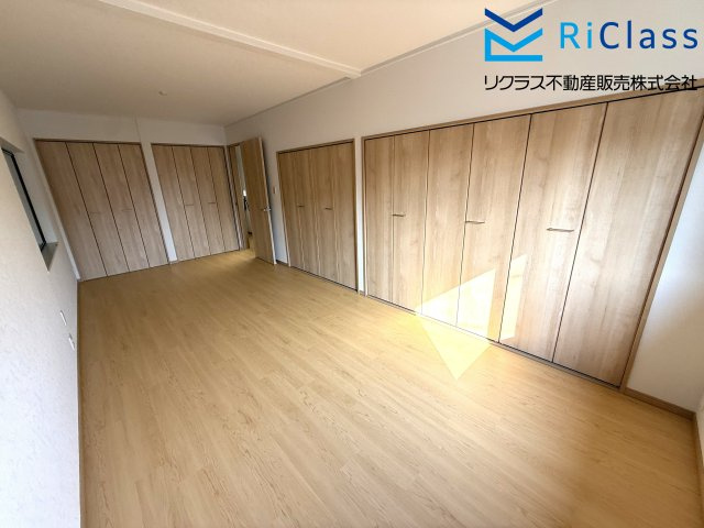 中古戸建　神戸市須磨区天神町４丁目4の寝室|クローゼットあります
収納豊富です