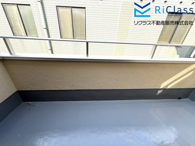 中古戸建　神戸市須磨区天神町４丁目4のバルコニー|お洗濯にも便利なバルコニー付き