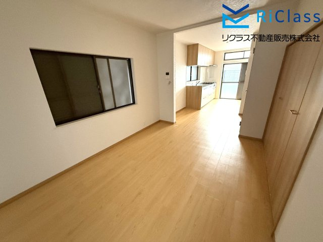 中古戸建　神戸市須磨区天神町４丁目4の居間・リビング|使いやすいリビングです