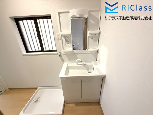 中古戸建　神戸市須磨区天神町４丁目4の独立洗面台|ランドリースペースあります