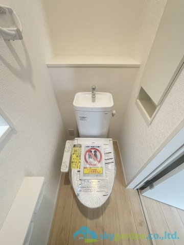 伊勢原市下落合第12　新築戸建　全2棟2号棟のトイレ