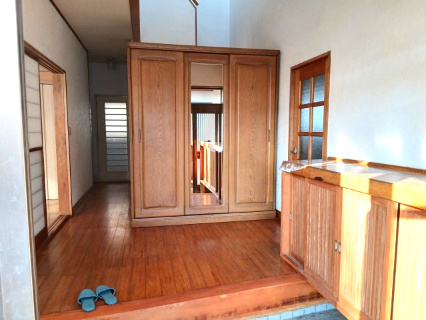 東松山市下唐子　中古戸建の玄関